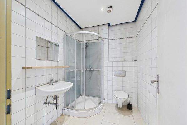 CAM03586G0-PR0056-STILL028