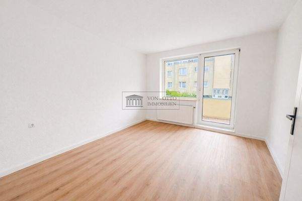 Wohnzimmer mit Balkon