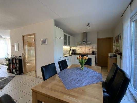 Essbereich mit Blick auf Küche