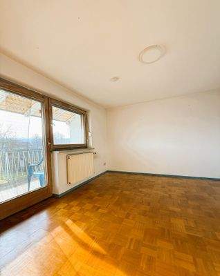 Zimmer OG mit Balkonzugang