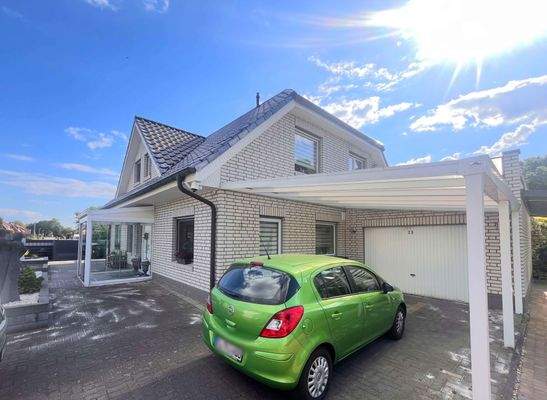 Carport und Garage