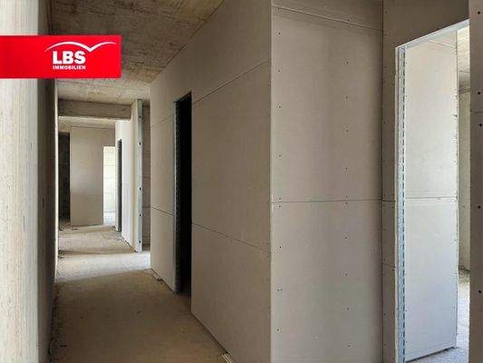 Flur mit Zugang zum Gäste-WC