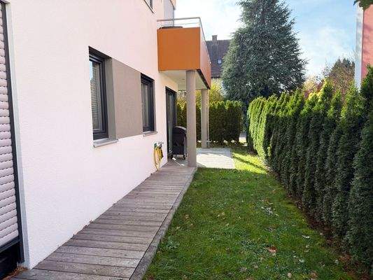 Garten mit Hecke.jpg