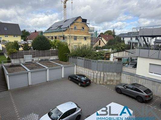 Garagenanlage und Stellplätze