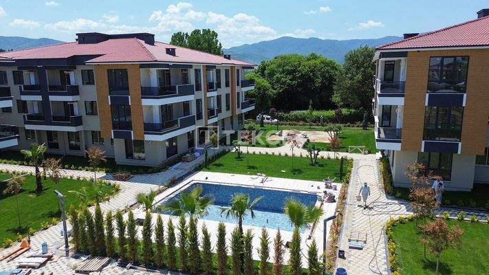 Flats for Sale in a Secure Complex with a Pool in Yalova