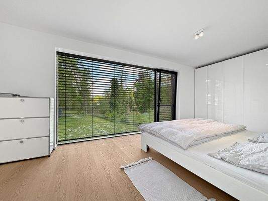 PARKBLICK AUS DEM SCHLAFZIMMER