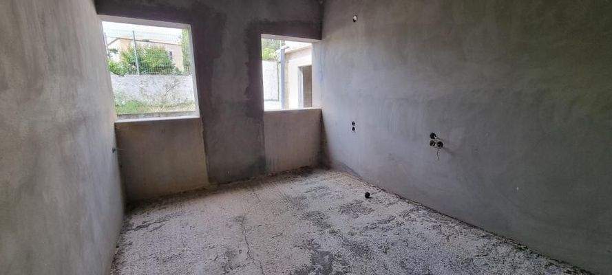 Kreta, Ano Kalesia: Rohbau - Wohnung zu verkaufen