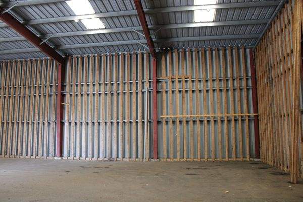 Halle 1 innen Bild 2.JPG