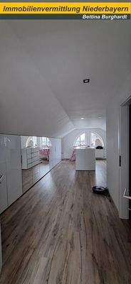 ausgebauter Dachboden Ankleide mit Einbauschränken EFH