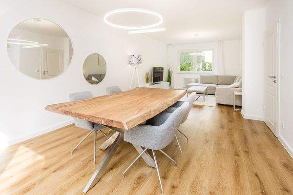 Bright living and dining room