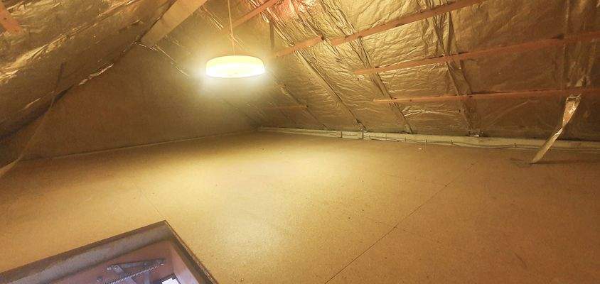 Spitzboden / Lagerfläche