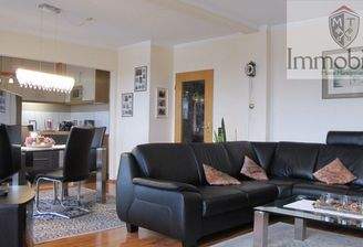 Wohnzimmer mit Blick zur Küche