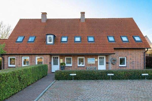 4 Straßenansicht.jpg