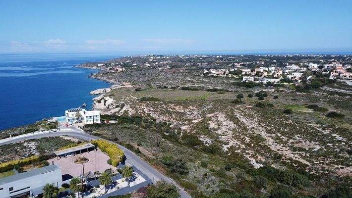 Kreta, Chorafakia Chania: Grosses Grundstück direkt am Meer mit unvergleichlichem Meerblick zu verkaufen