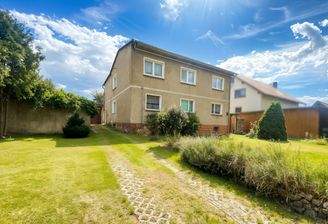 Haus mit großem Grundstück