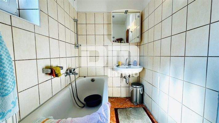 Wohnhaus EG - Badezimmer 