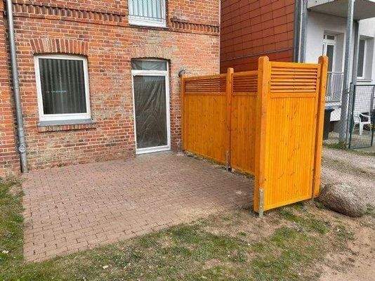 Hofseite mit Terrasse (1)