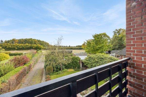 Freier Blick in die rückwärtigen Grün- und Freiflä