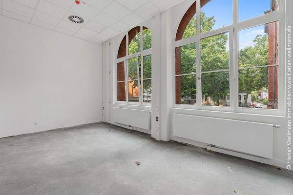 Konferenzraum oder Großraumbüro im 1. Obergeschoss