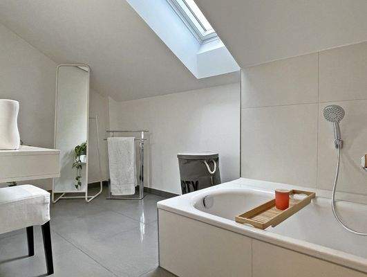 Bad Kinderzimmer OG (3).jpg