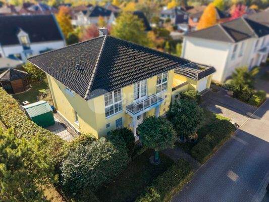 Luftansicht Straßenseite