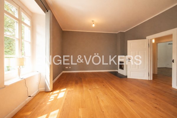 großzügiges Schlafzimmer