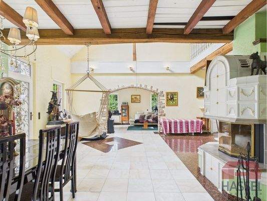 Samt gemütlichem Kamin