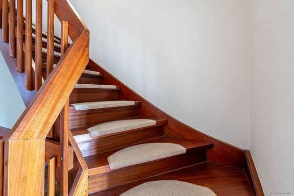 Treppe ins Obergeschoss