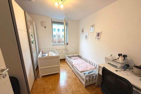 Kinder-/Arbeitszimmer