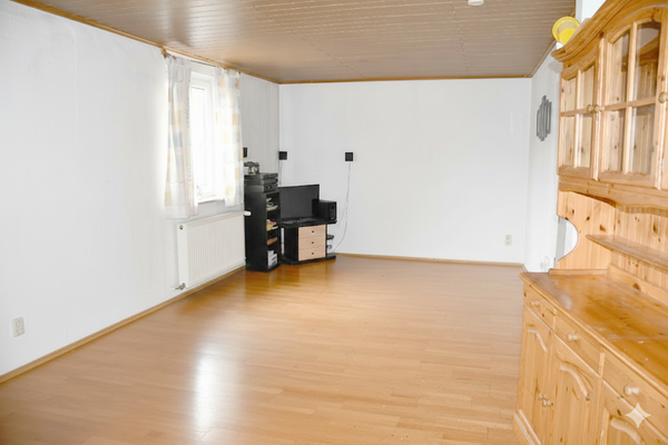 4 geräumiger Wohn-Essbereich.png