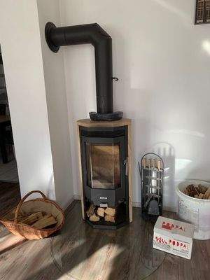 Kaminanschluss vorhanden (Ofen = Eigentum vom Mieter)