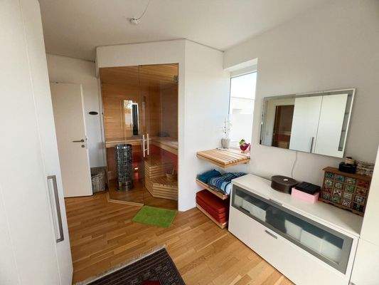 Zimmer mit Sauna und Zugang zur Terrasse