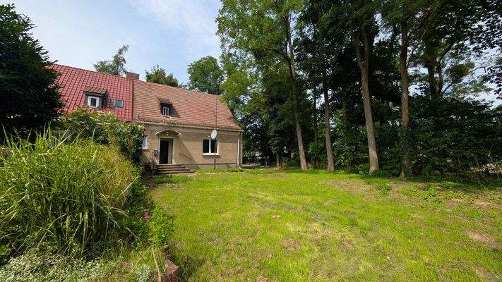 Ansicht Haus Vorgarten