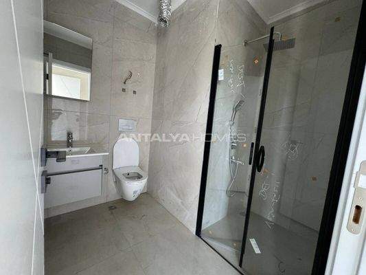 Luxury Real Estate with Swimming Pool in Alanya Center