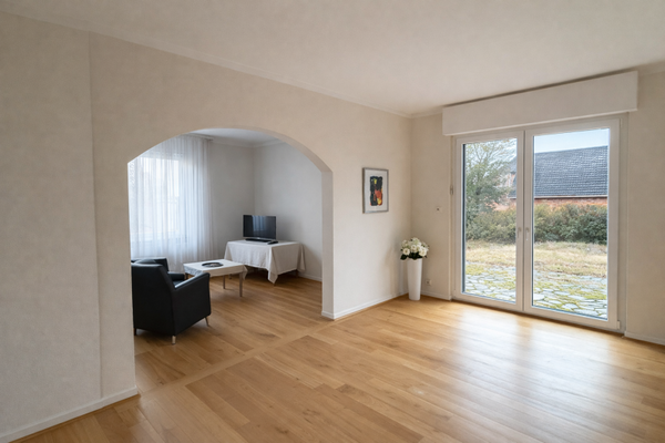 Wohnbereich mit Zugang zum Garten