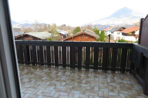 Balkon mit Blick in die Berge