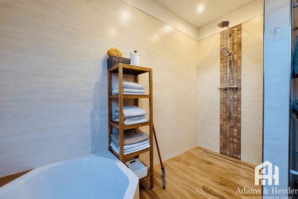 OG Bad mit ebener Dusche