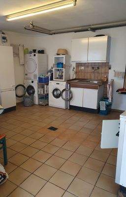 großer Hauswirtschaftsraum im EG/UG