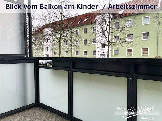 Blick vom Balkon am Kinder- / Arbeitszimmer