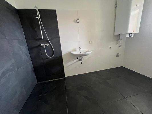 Badezimmer Ansicht 1