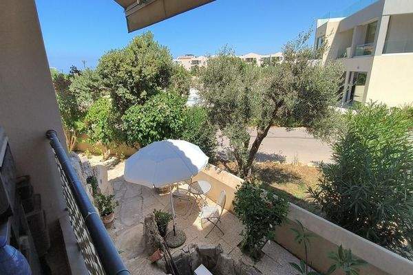 Kreta, Pirgos Psilonerou: Schönes Haus in toller Anlage in Strandlage zu verkaufen