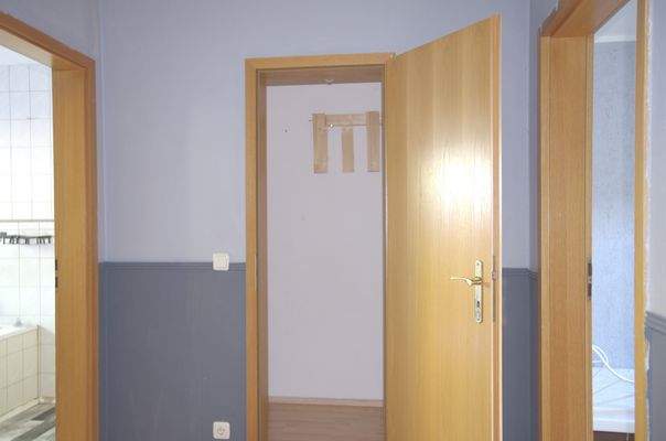 Flur im OG mit weiterem Abstellraum