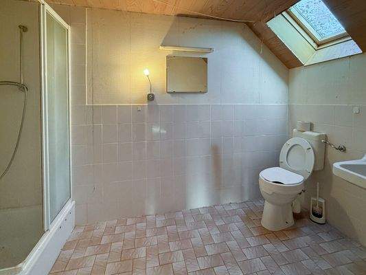 10. Duschbad OG neben dem Wohnbereich.jpg