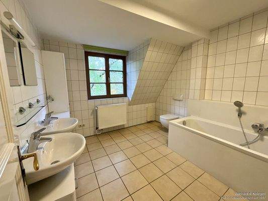 tagesbelichtete Badezimmer