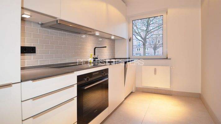 Foto einer baugleichen sanierten Wohnung im gleichen Gebäude__Küche