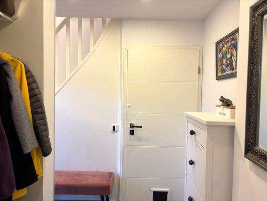 Diele mit Blick auf den Kellerzugang