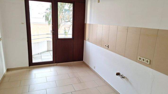 Küche  mit Ausgang vordere Terrasse