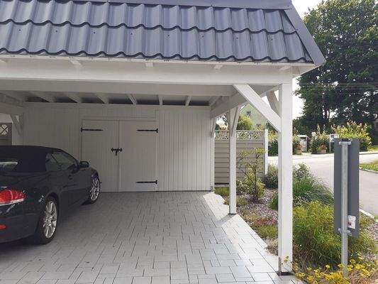 Carport und Garage
