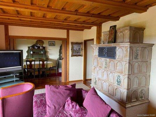 Der Kamin sorgt für eine wohlige Wärme