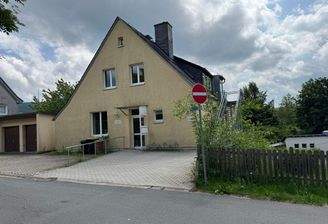 Eingang mit Garagen.JPG